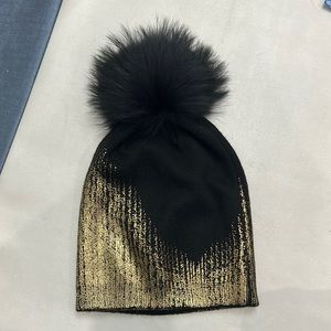 Perfect condition pom pom hat beanie